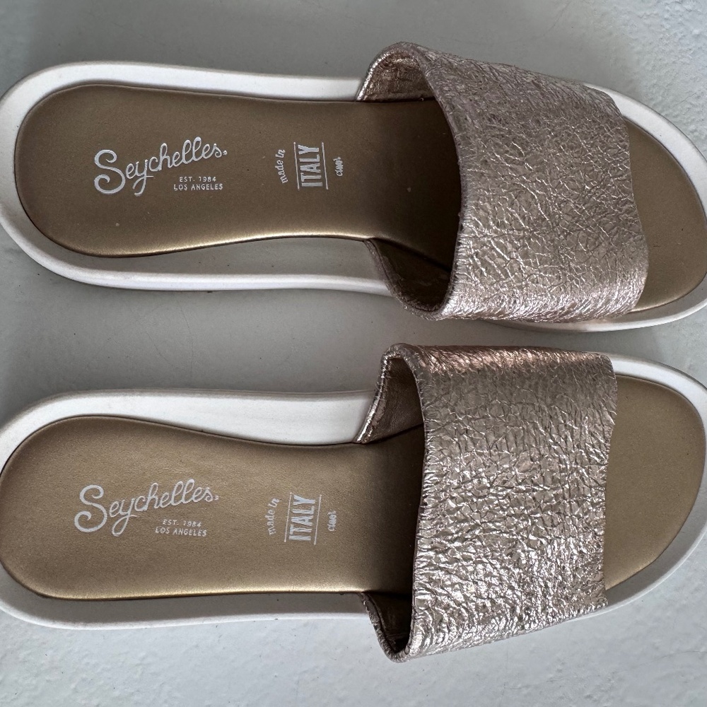 Never worn Seychelles